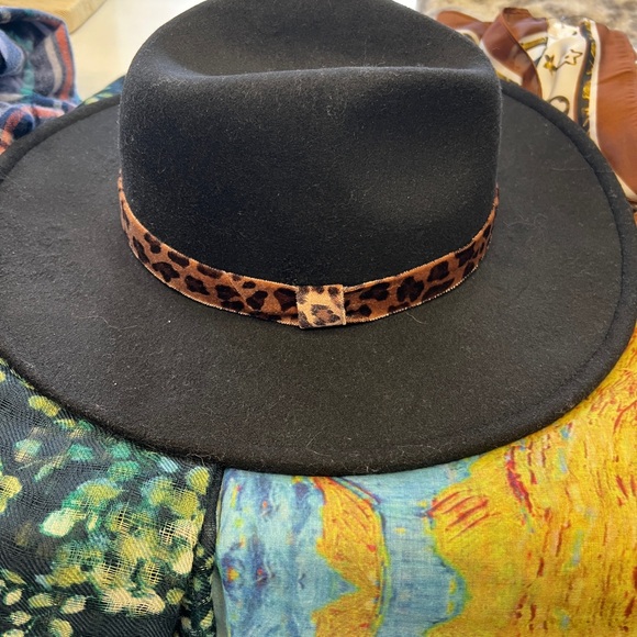 NWT Fabulous Furs Black Hat with Leopard Accent